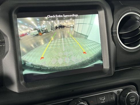 Used 2023 Jeep Wrangler Unlimited Sahara image 17