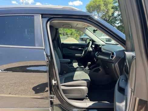 Used 2025 Chevrolet TrailBlazer LT FWD image 32