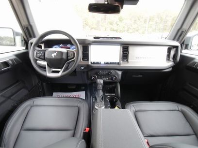 New 2025 Ford Bronco Outer Banks w/ Sasquatch Package