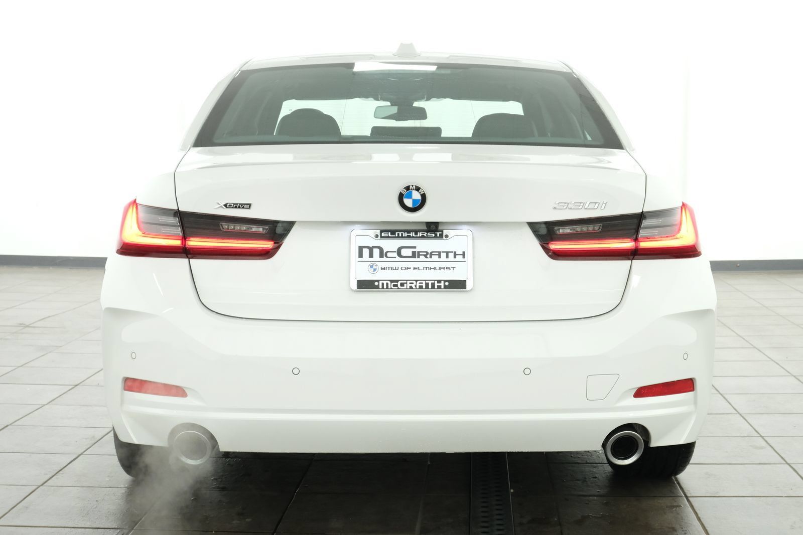 Used 2025 BMW 330i xDrive Sedan w/ Premium Package AWD/4WD image 4
