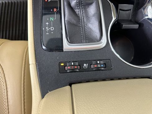 Used 2017 Toyota Highlander Limited image 21