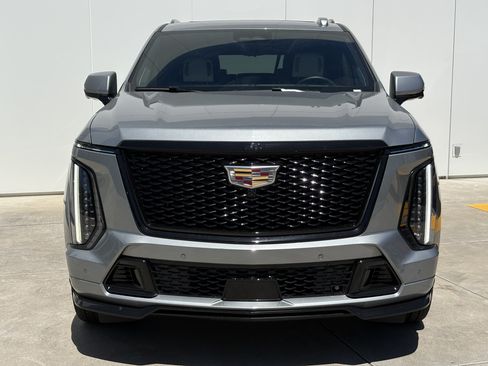 Certified 2025 Cadillac Escalade ESV V AWD/4WD image 3