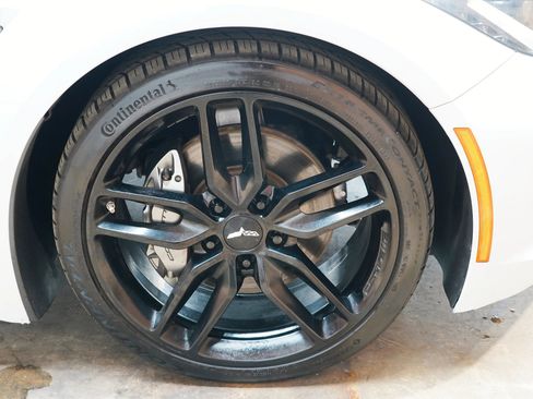 Used 2019 Chevrolet Corvette Stingray Coupe w/ 1LT RWD image 63