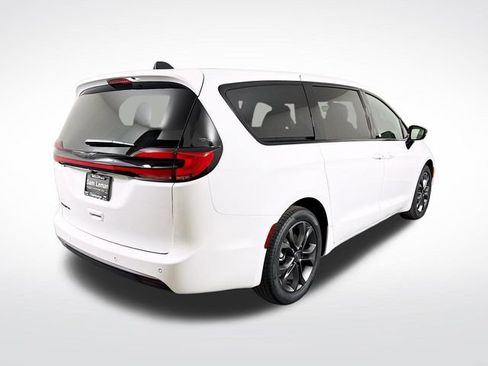 New 2026 Chrysler Pacifica Select image 7