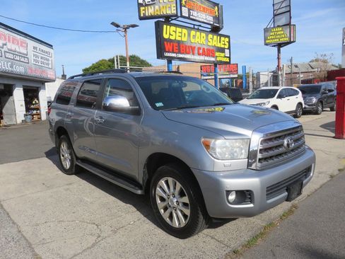 Used 2016 Toyota Sequoia Platinum image 2