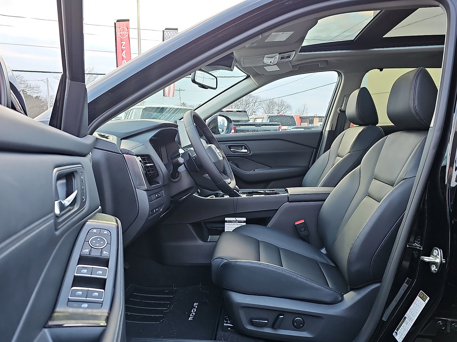 Certified 2025 Nissan Rogue SL w/ Tech Package AWD/4WD image 15