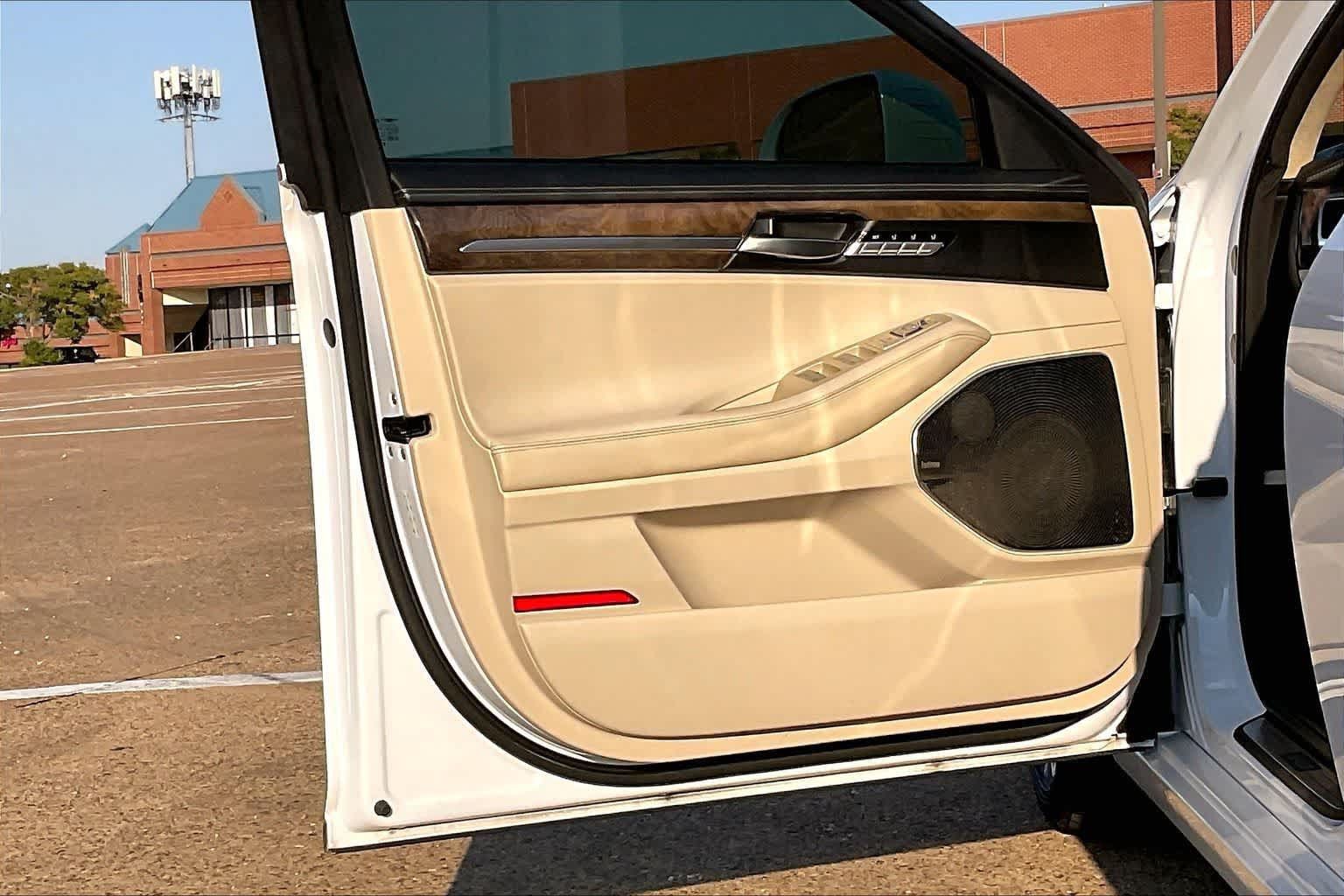 Used 2018 Genesis G90 3.3T Premium RWD image 26
