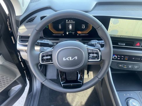 New 2026 Kia Carnival LXS FWD image 28