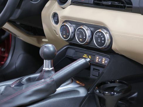 Used 2019 MAZDA MX-5 Miata Grand Touring w/ Appearance Package image 46