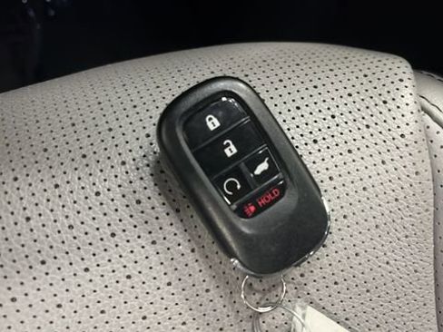 Used 2024 Honda Pilot Elite image 42