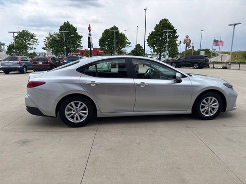 Used 2026 Toyota Camry LE FWD image 5