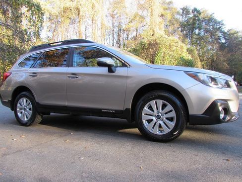 Used 2019 Subaru Outback 2.5i Premium w/ Popular Package #2 image 8