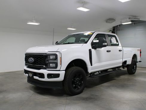 Used 2024 Ford F250 XL w/ STX Appearance Package AWD/4WD image 4