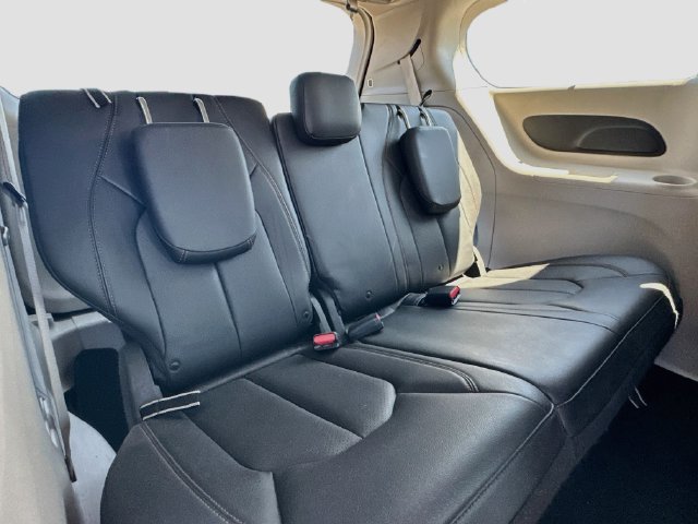 Used 2019 Chrysler Pacifica Touring-L FWD image 30
