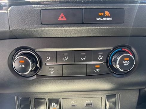 Used 2022 Nissan Frontier SV w/ Technology Package RWD image 17
