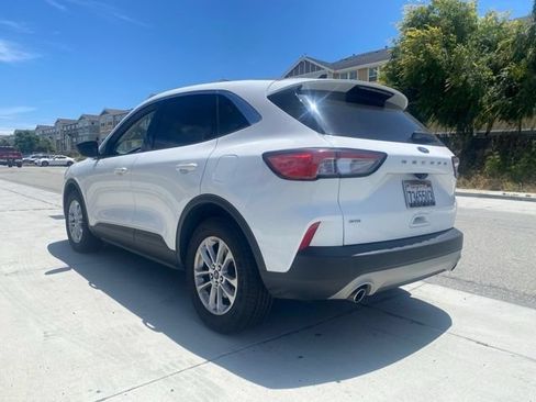 Used 2022 Ford Escape SE FWD image 4