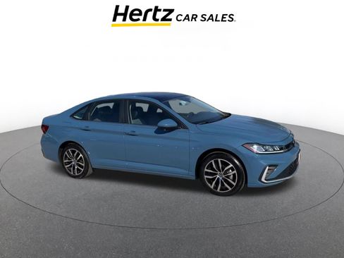 Used 2025 Volkswagen Jetta SE image 1