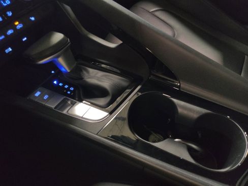 Used 2025 Hyundai Elantra Limited image 26