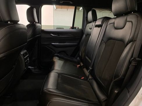 Used 2024 Jeep Grand Cherokee Altitude AWD/4WD image 22