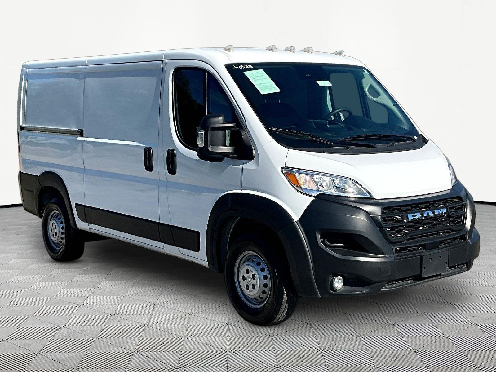 Used 2025 RAM ProMaster 2500 w/ Convenience Group FWD image 3