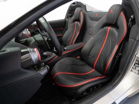 Used 2022 Ferrari 812 GTS RWD image 15