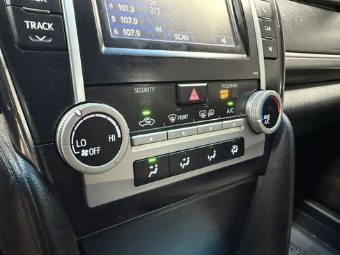 Used 2012 Toyota Camry SE FWD image 18