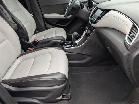 Used 2017 Chevrolet Trax Premier w/ Driver Confidence II Package image 27