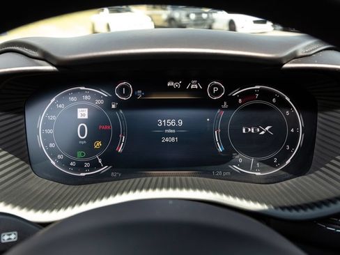 Used 2022 Aston Martin DBX AWD/4WD image 28