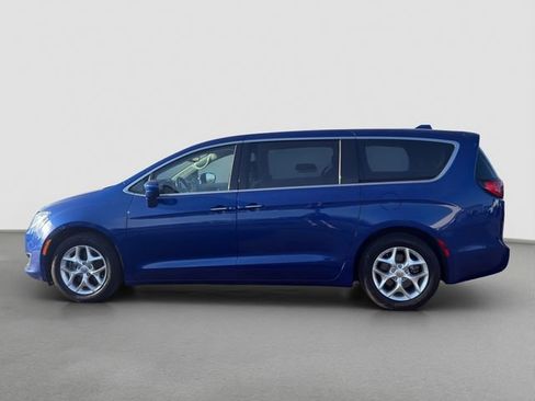 Used 2020 Chrysler Pacifica Touring w/ Tire & Wheel Group image 3