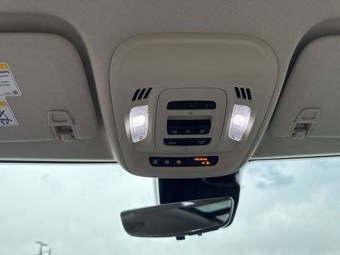 Used 2023 Buick Envision Avenir image 15