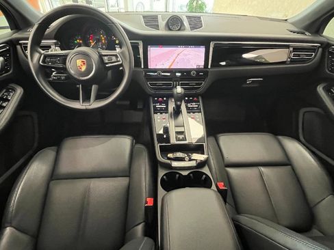 Used 2024 Porsche Macan image 6