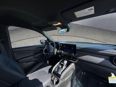 Used 2025 Chevrolet Colorado Trail Boss AWD/4WD image 38