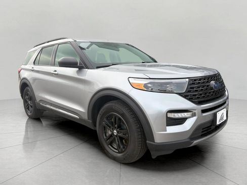 Used 2021 Ford Explorer XLT image 1