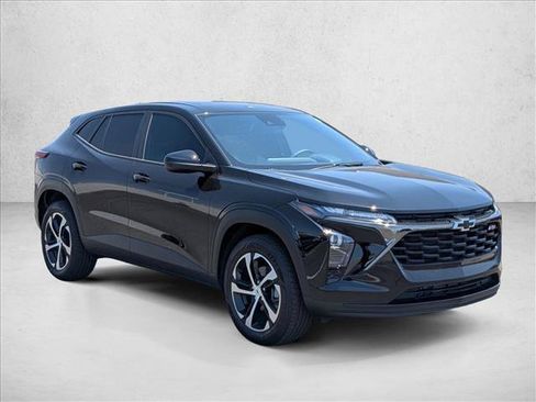 Used 2025 Chevrolet Trax RS w/ Sunroof Package FWD image 3