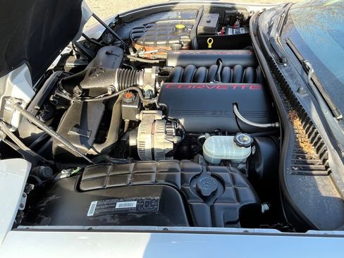 Used 2000 Chevrolet Corvette Coupe w/ Roof Pkg RWD image 9