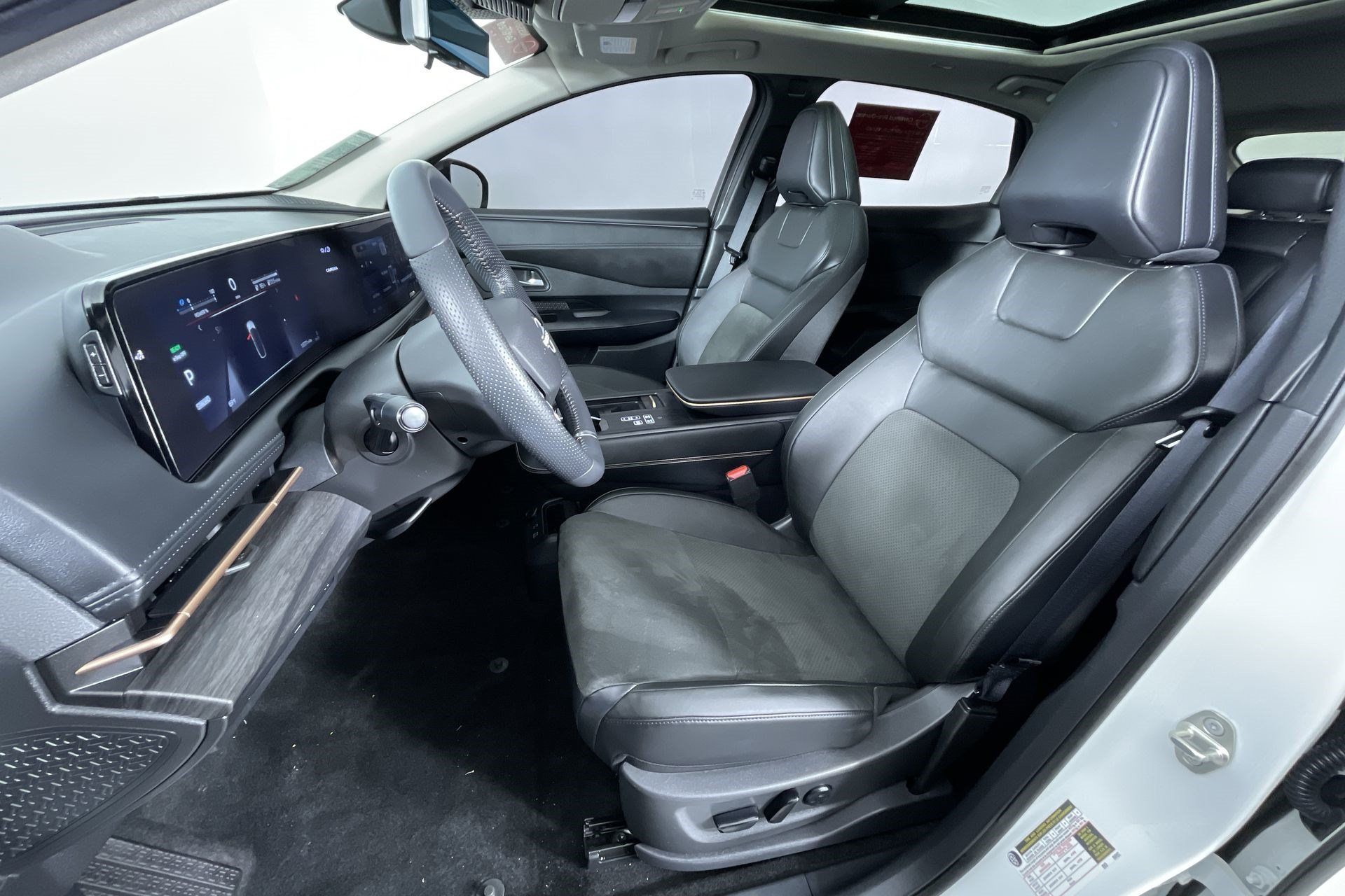 Certified 2024 Nissan Ariya AWD image 15