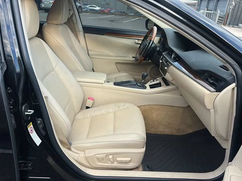 Used 2013 Lexus ES 300h w/ Luxury Pkg FWD image 10