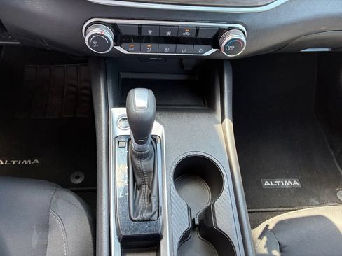 Used 2025 Nissan Altima 2.5 SV FWD image 26
