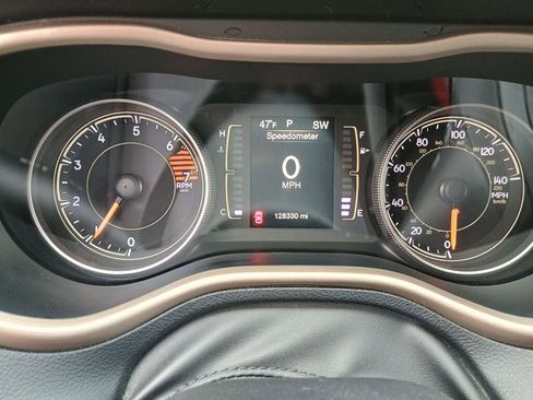 Used 2017 Jeep Cherokee Latitude w/ Safety/Convenience Group image 12