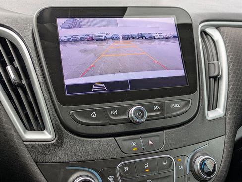 Used 2024 Chevrolet Malibu LT image 16