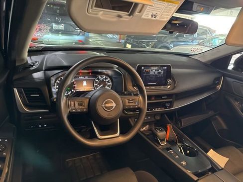 Used 2024 Nissan Rogue SV image 6