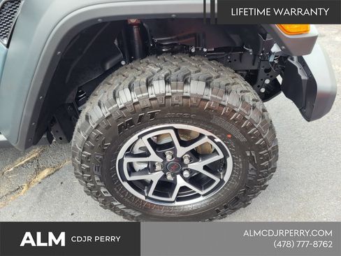 New 2025 Jeep Gladiator Rubicon w/ Convenience Group AWD/4WD image 17