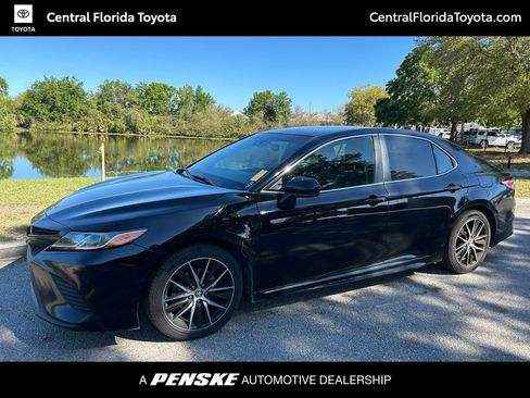 Used 2020 Toyota Camry SE image 1