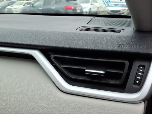 Used 2021 Toyota RAV4 XLE Premium image 27