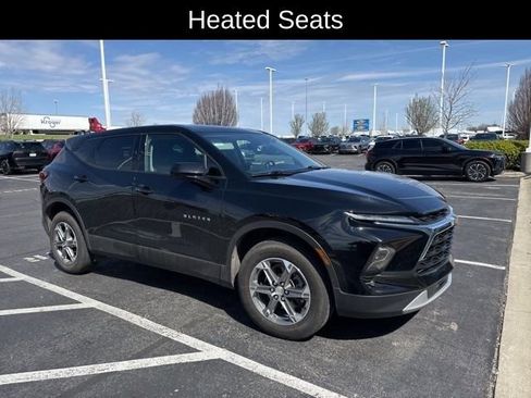 Used 2023 Chevrolet Blazer LT image 3