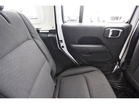 Used 2020 Jeep Wrangler Unlimited Sahara AWD/4WD image 11