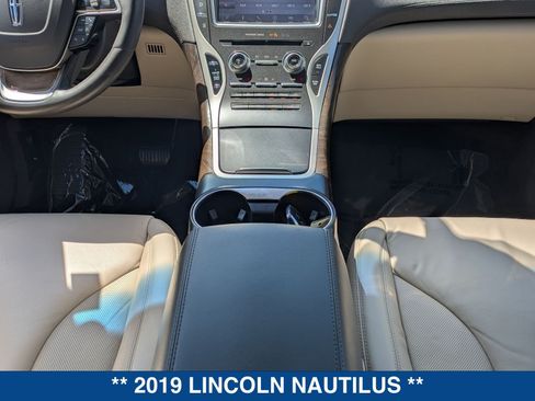 Used 2019 Lincoln Nautilus Select w/ Class II Trailer Tow Package FWD image 21