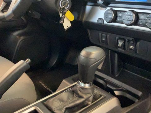 Used 2021 Toyota Tacoma SR5 RWD image 44