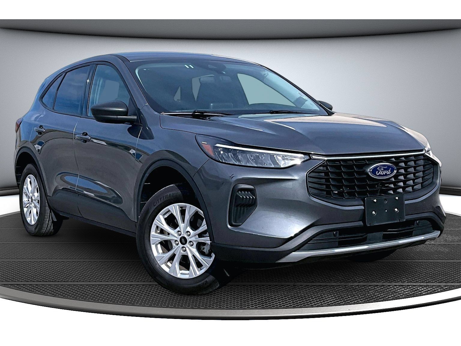 Used 2025 Ford Escape Active AWD/4WD image 2