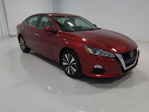 Used 2022 Nissan Altima 2.5 SV w/ SV Premium Package image 13